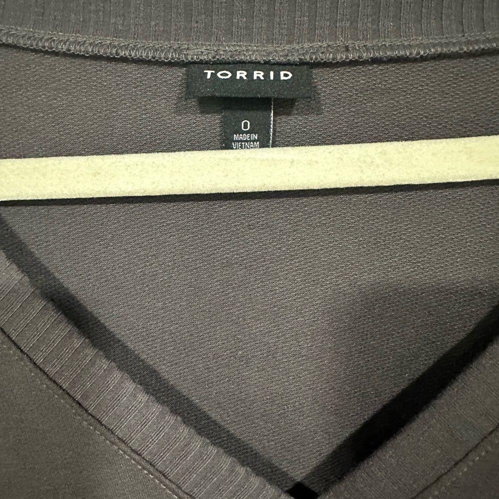 Torrid 0 Women’s Plus Ruffle Sweatshirt Lightweight French Terry Lotus Grey L - Picture 4 of 4